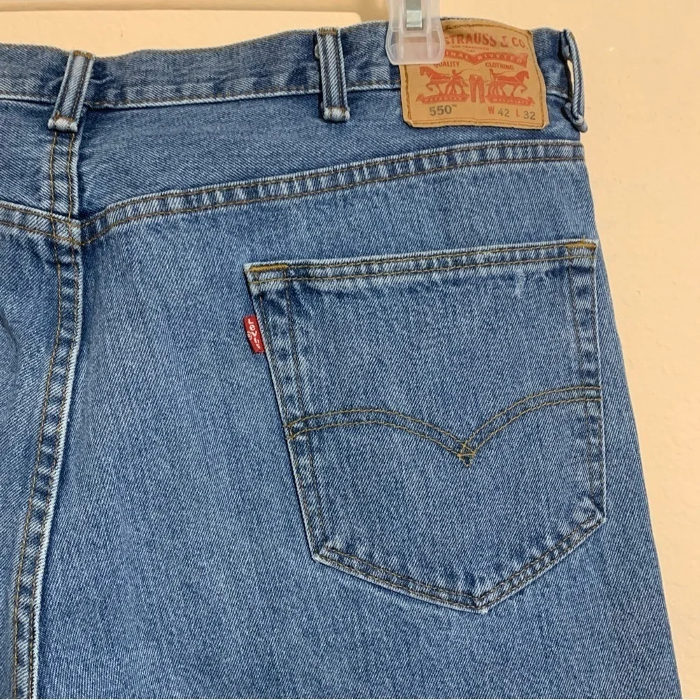 Levi's 550 Light wash Straight Leg Blue Denim Jeans Mens Size 42x32